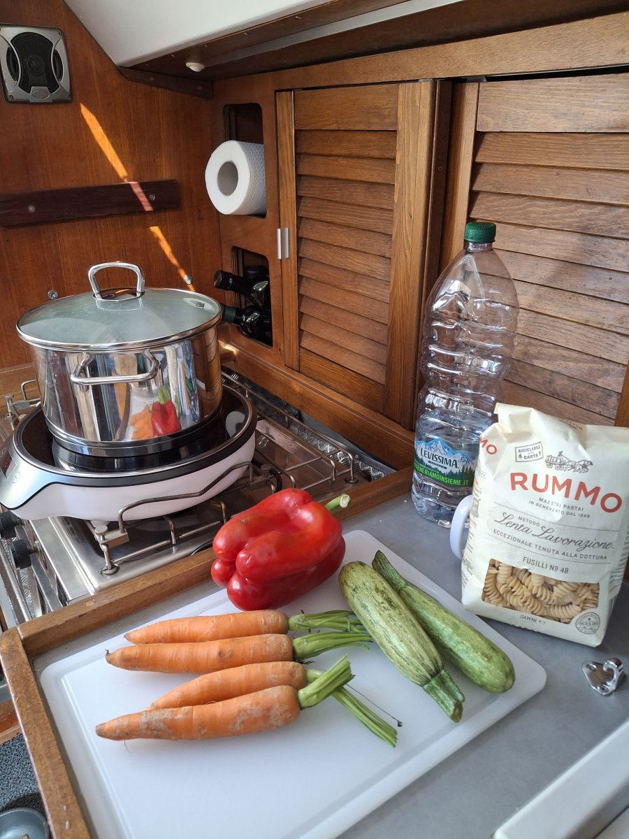 Gesundes kochen in unserer kleinen Bordküche.