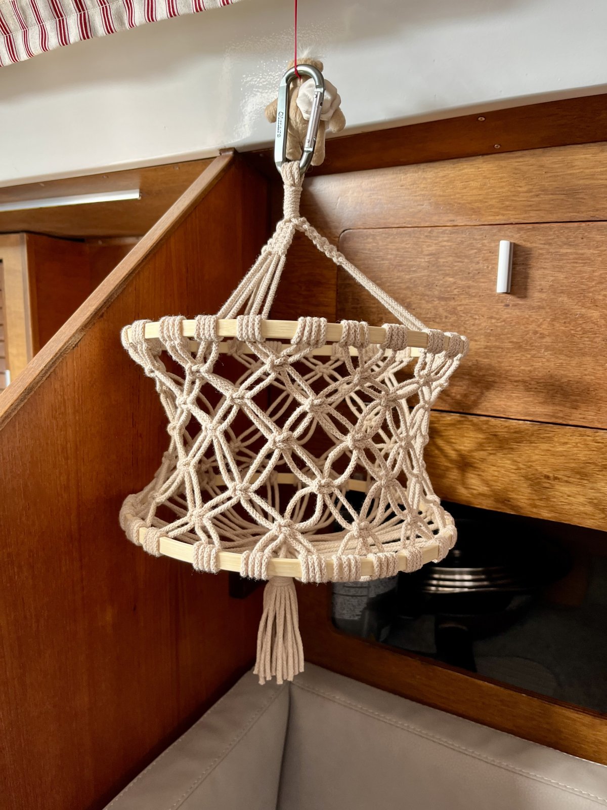 Selber geknüpfter Früchte-Korb.